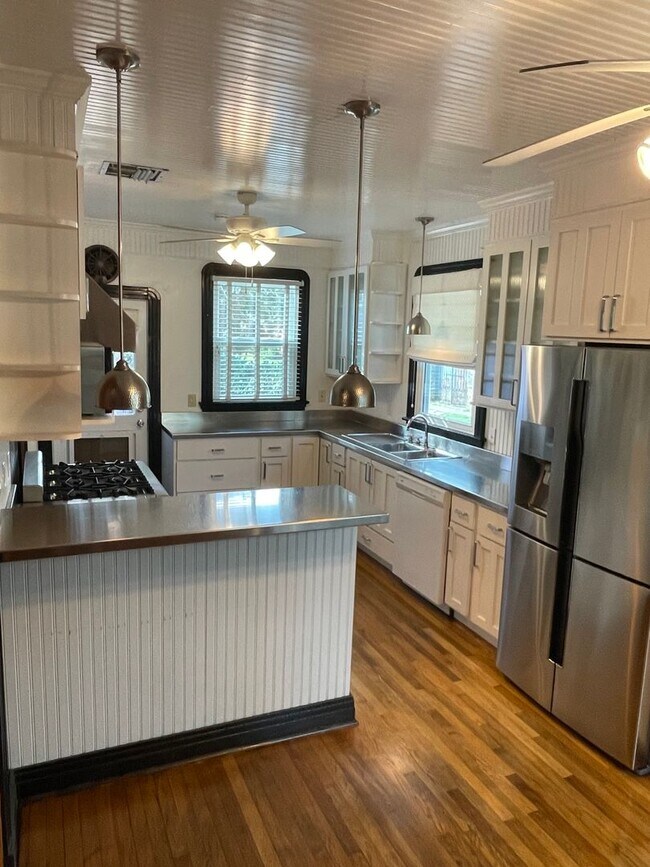 Building Photo - Single Family Home in Quiet Gentilly Neigh...