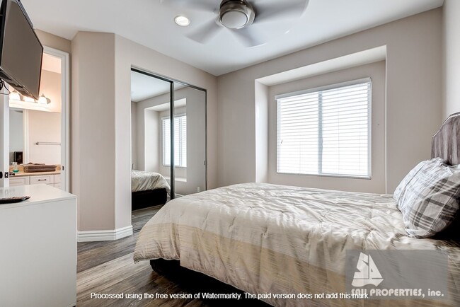 Building Photo - Gorgeous, Large downtown Huntington Beach Vacation Rental