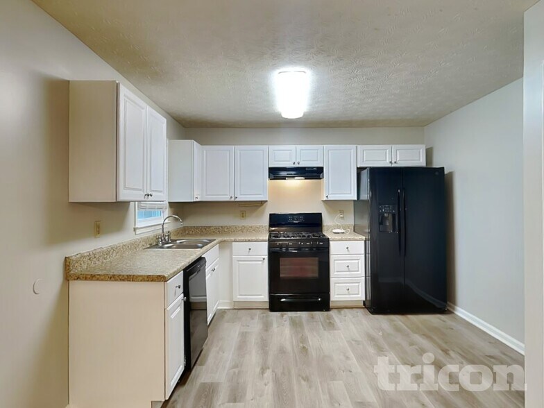 Building Photo - 645 Dillon Dr
