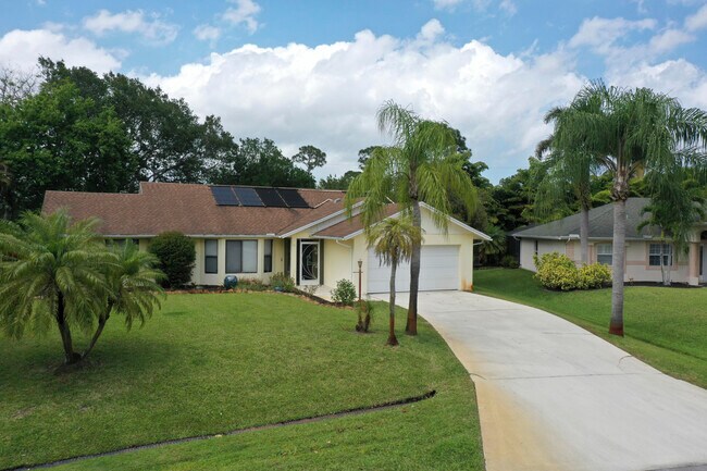 Building Photo - 1273 SW Albenga Ave