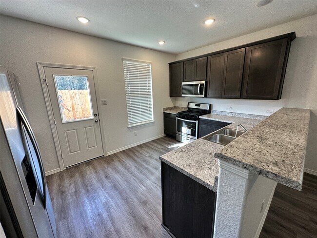Building Photo - 16492 Moss Ln