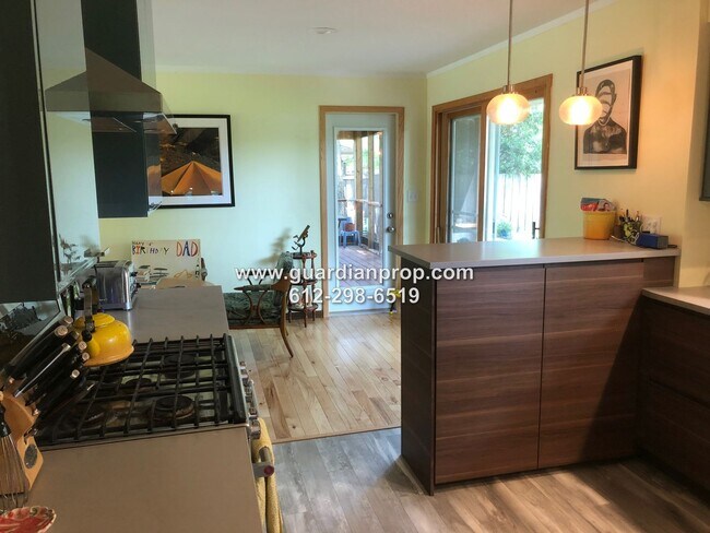 Building Photo - Updated Roseville House on Large Corner Lo...