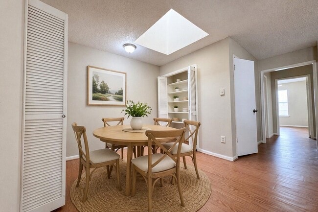 Building Photo - 3511 Palm Grove Dr