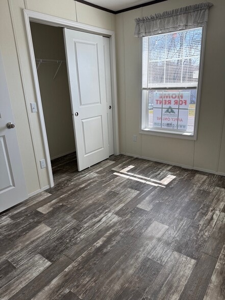 Building Photo - 8 Saratoga Dr