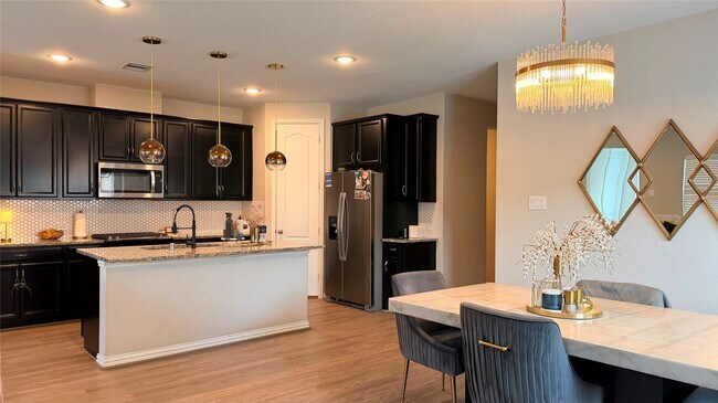Building Photo - 25112 Slow Pnes Dr