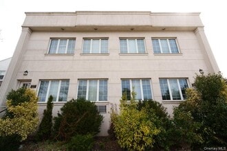 Building Photo - 450 E Park Ave