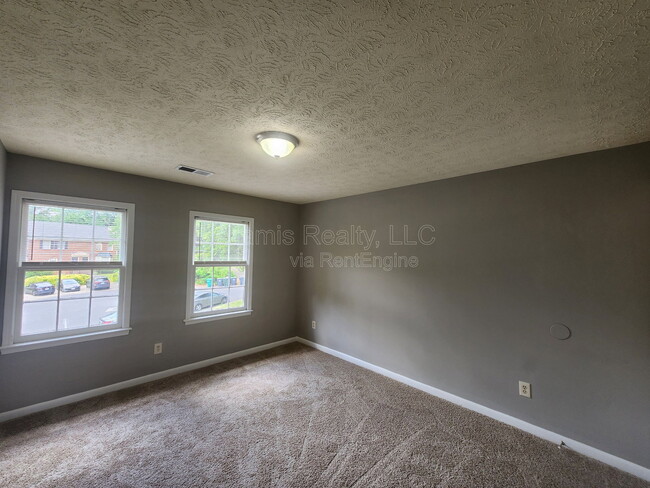 Building Photo - 5288 Weyden Ct