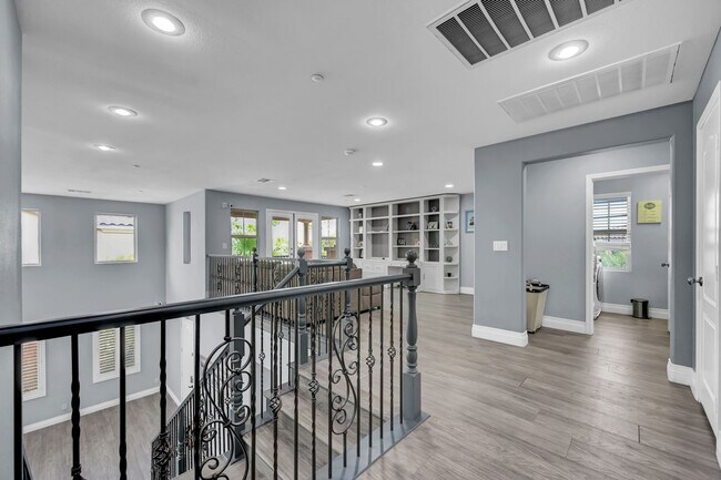 Building Photo - 1289 Vietti St