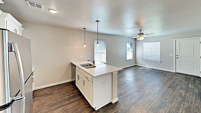 Building Photo - 2 Bedroom, 2 Bathroom, 1 Car Garage Duplex...
