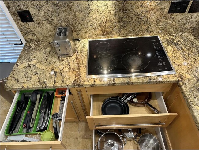 Building Photo - 2524 Gulfstream Ln