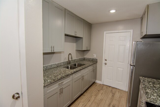 Building Photo - 1651 Northwood St