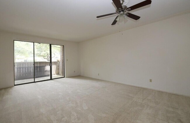 Building Photo - 2475 Underwood St