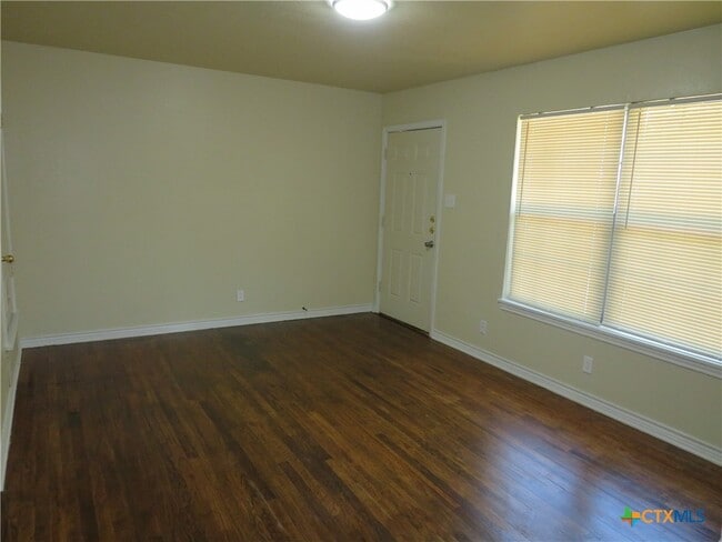 Building Photo - 504 McArthur Dr