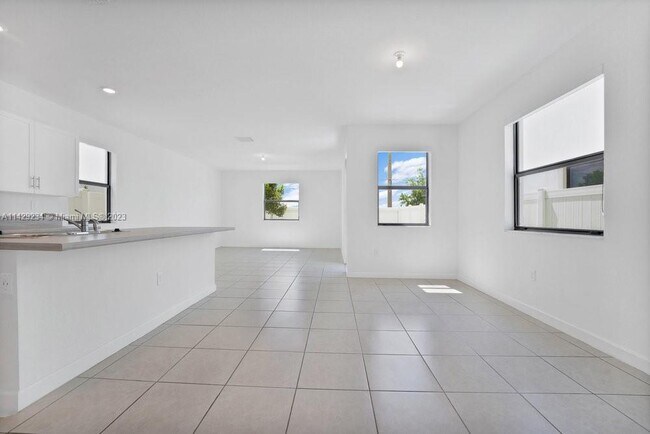 Building Photo - 11036 W 35th Way