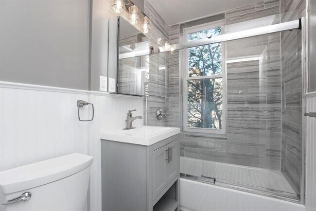 Building Photo - 80 Wayne St