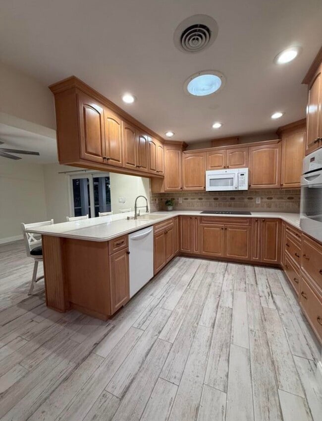 Building Photo - 3393 NE Sandra Dr