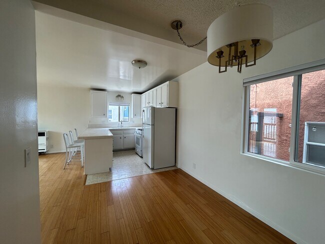 Building Photo - 228 20th Pl