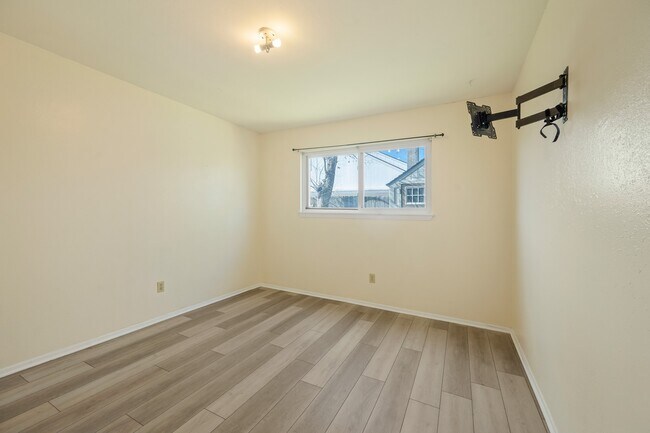 Building Photo - 4330 Willow Beach Dr