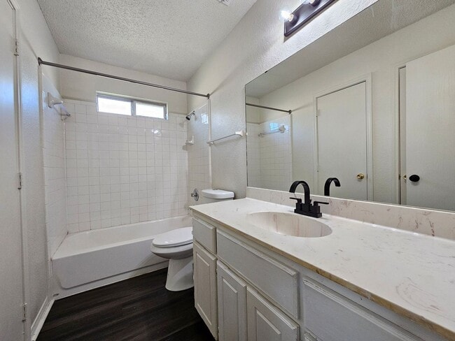 Building Photo - HUD / SECTION 8 ACCEPTED - RENT SPECIAL - AVAILABLE NOW!