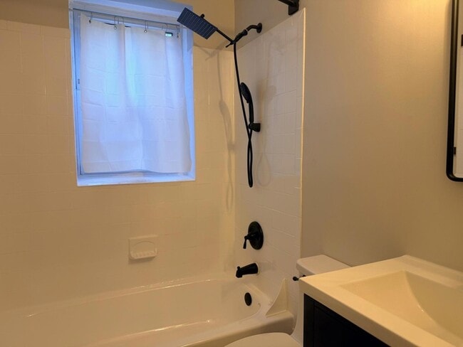 Building Photo - 2733 S Buchanan St