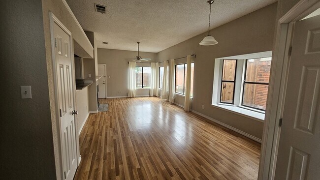 Building Photo - Mesquite Home