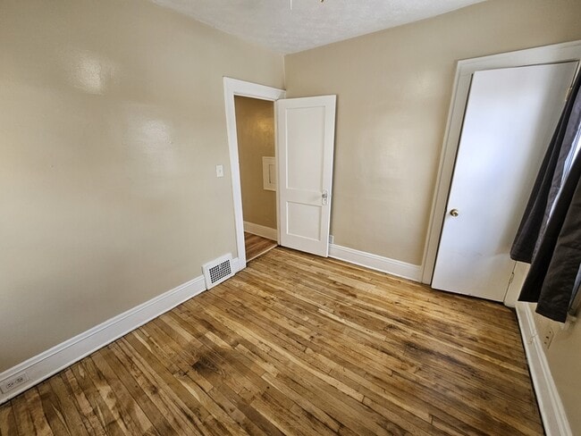 Building Photo - 3270 W 116th St