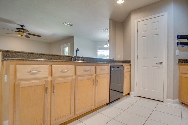 Building Photo - Spacious Pace Home with Office, Fireplace & Pergola