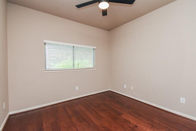 Building Photo - 16915 Locust Springs Dr