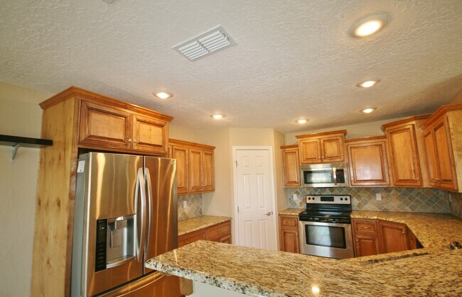 Building Photo - Stunning 3 Bed Brick Home! Zia School District !