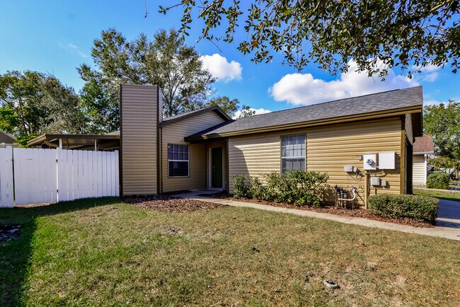 Building Photo - Inviting Home in Sanford, FL