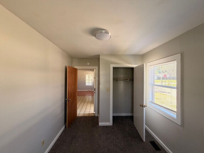 Building Photo - 2020 N Glenwood Ave
