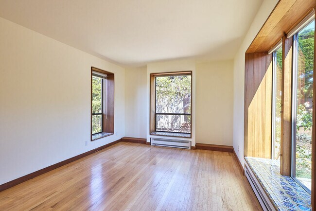 Building Photo - 166 Cedar Rd