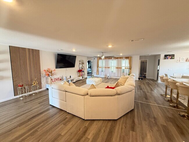 Building Photo - 8616 Tarsus Dr