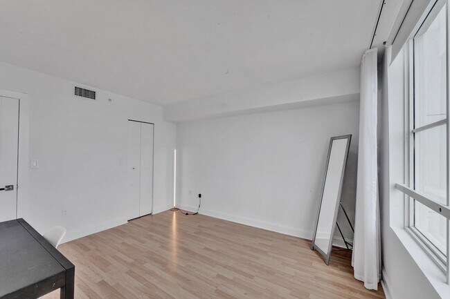 Building Photo - 1900 Sunset Harbour Dr