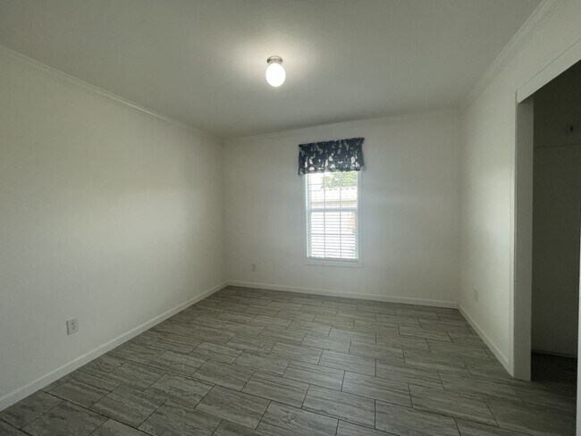 Building Photo - 13124 Lemon Ave