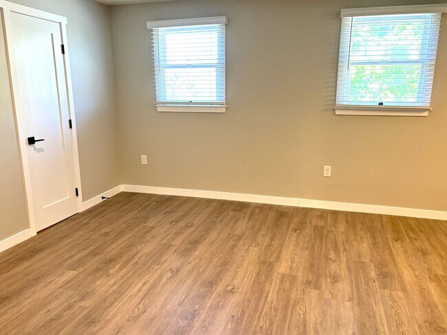 Building Photo - Historic renovated 3 bedroom Craftsman In ...