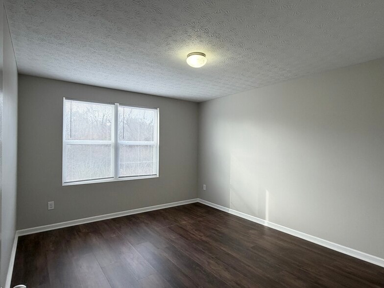 Building Photo - 1404 Bellow Falls Pl