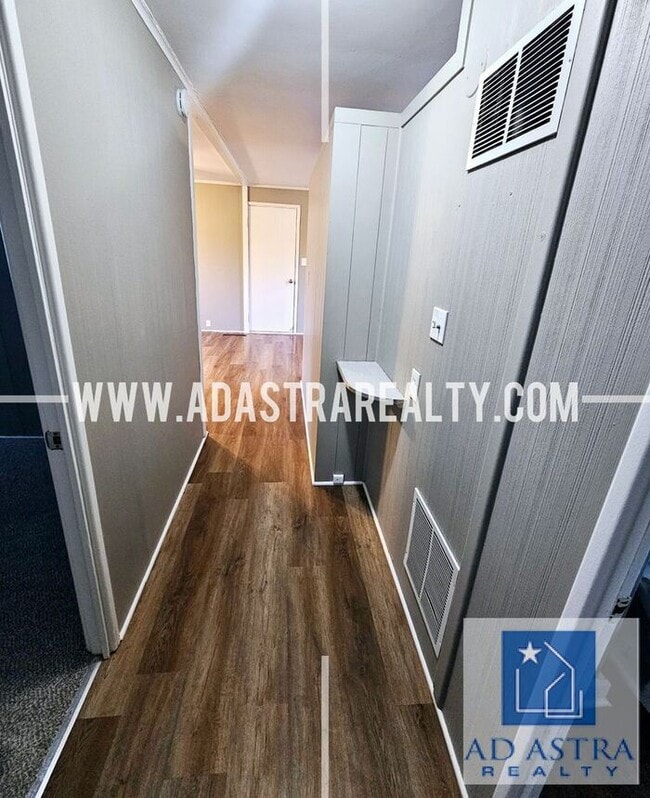 Building Photo - 3 Bedroom 1 Bathroom Home in Gladstone-Ava...