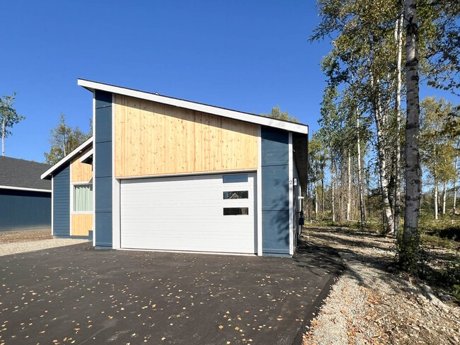 Building Photo - 5045 W Sassy Ave