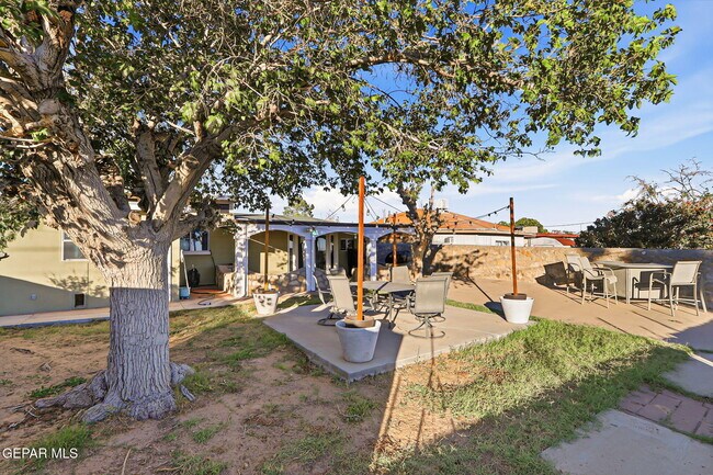 Building Photo - 6116 Navajo Ave