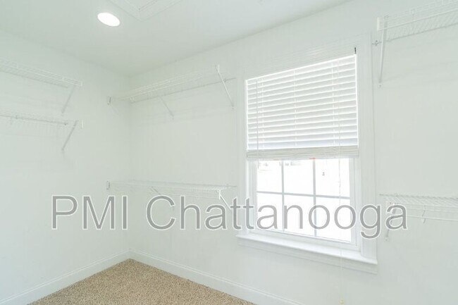 Building Photo - 7173 Brady Dr