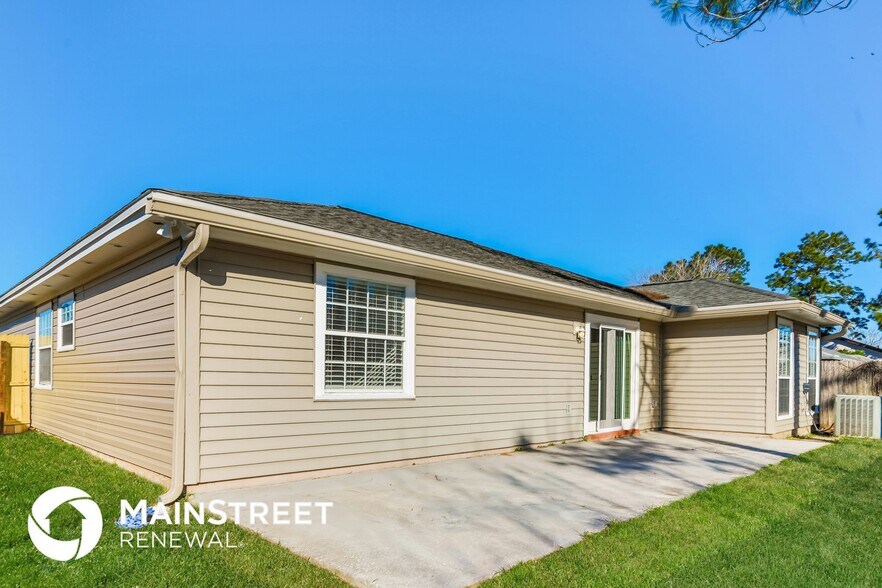 Building Photo - 7767 Pikes Peak Dr