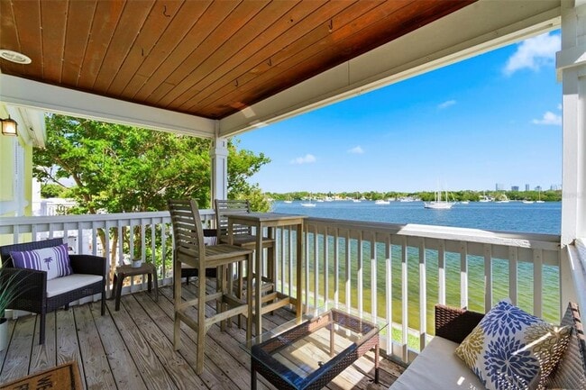 Building Photo - 201 Pompano Dr SE