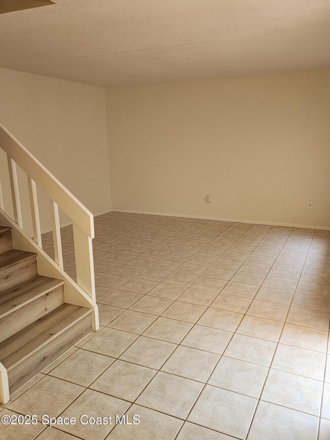 Building Photo - 8732 Croton Ct