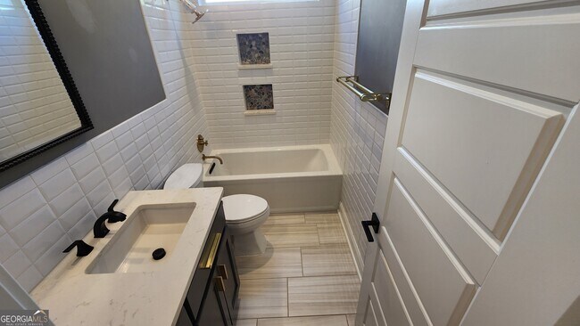 Building Photo - 143 Millers Branch Dr