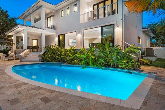 Building Photo - 850 Washington St