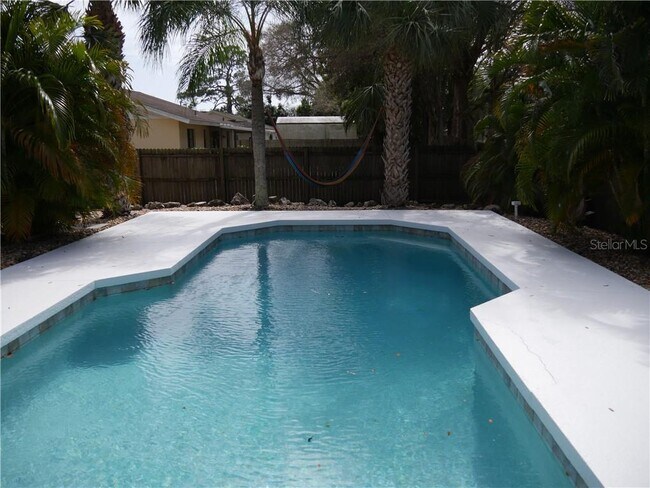 Building Photo - 3026 Vinson Ave