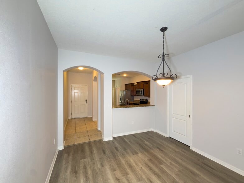 Building Photo - 4046 Mountain Chestnut Way