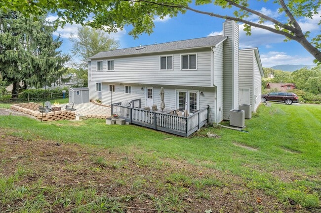 Building Photo - 504 Cedar Orchard Dr W