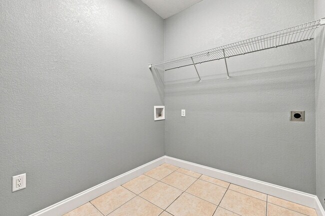 Building Photo - 530 Valparaiso Pkwy